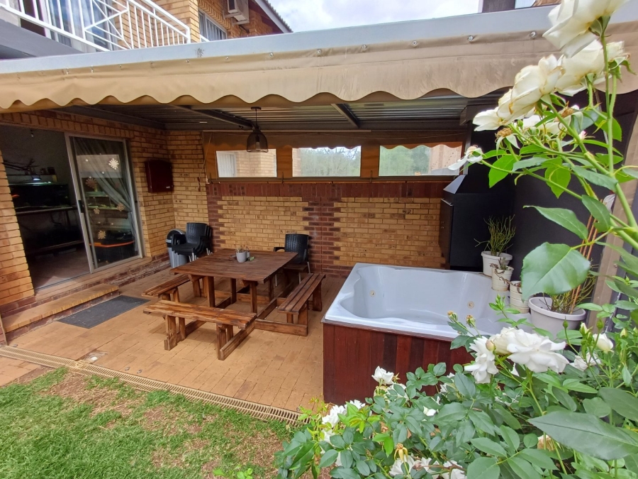 2 Bedroom Property for Sale in Langenhovenpark Free State